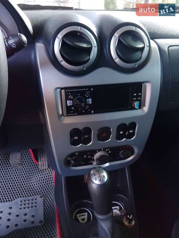Хэтчбек Dacia Sandero 2009 в Запорожье фото 11 Хэтчбек Dacia Sandero 2009 в Запорожье