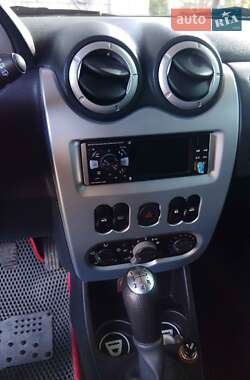 Хетчбек Dacia Sandero 2009 в  фото 11 Хетчбек Dacia Sandero 2009 в