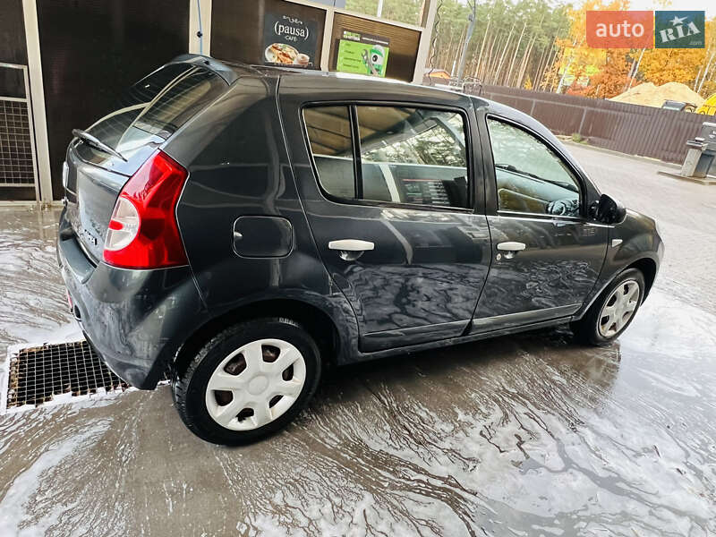 Хетчбек Dacia Sandero 2008 в Києві