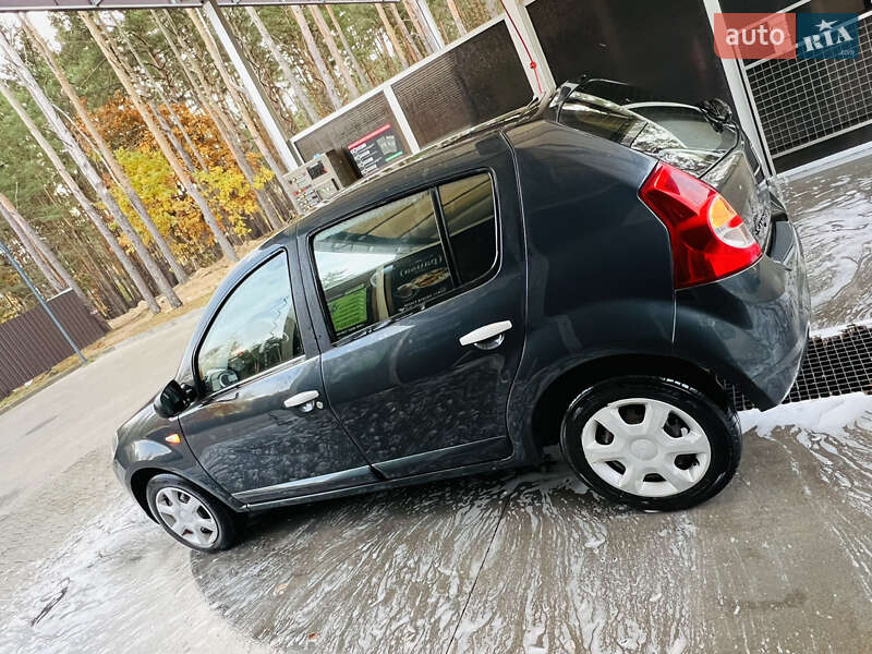 Хетчбек Dacia Sandero 2008 в Києві