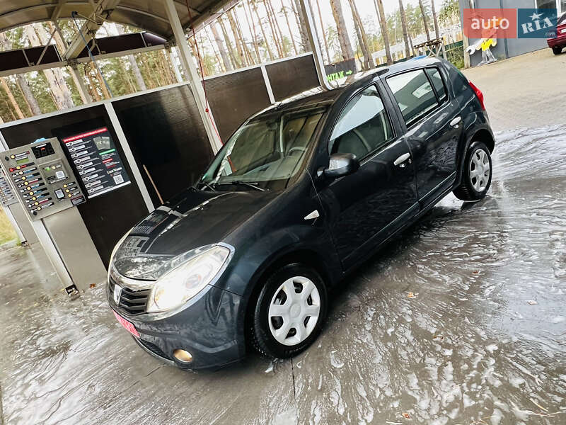 Хетчбек Dacia Sandero 2008 в Києві