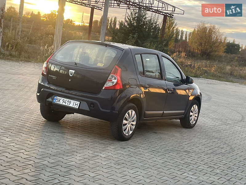 Хетчбек Dacia Sandero 2010 в Луцьку
