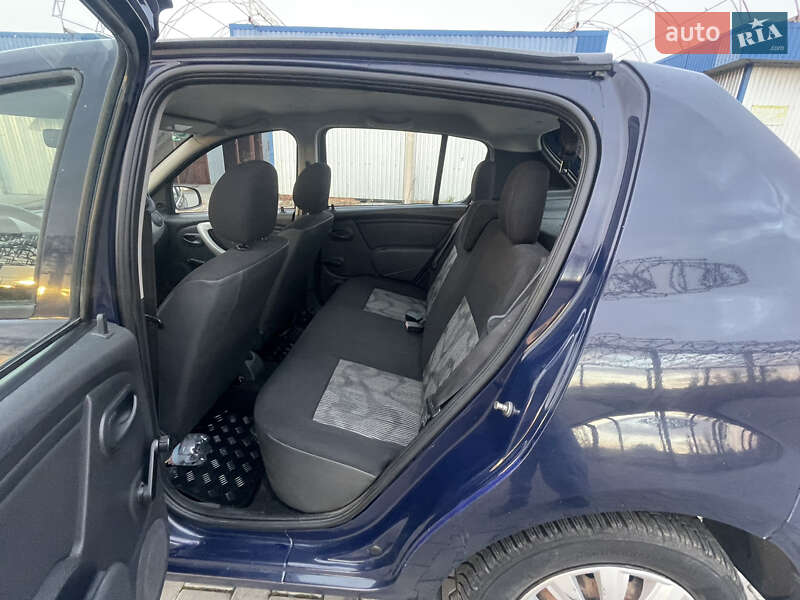 Хетчбек Dacia Sandero 2010 в Луцьку