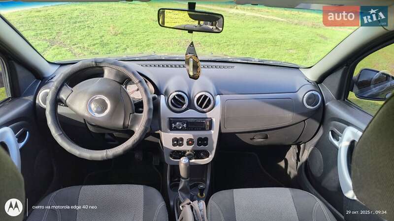 Хэтчбек Dacia Sandero 2011 в Вознесенске