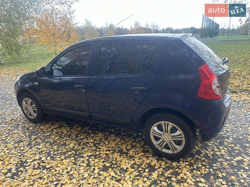 Хэтчбек Dacia Sandero 2009 в Полтаве