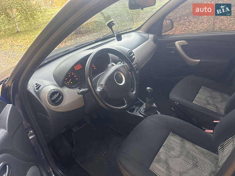 Хэтчбек Dacia Sandero 2009 в Полтаве