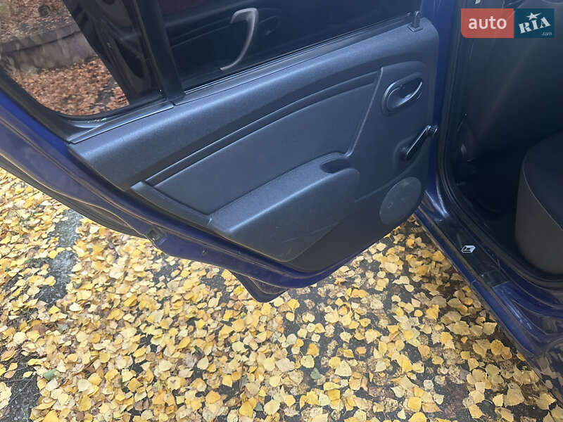 Хэтчбек Dacia Sandero 2009 в Полтаве