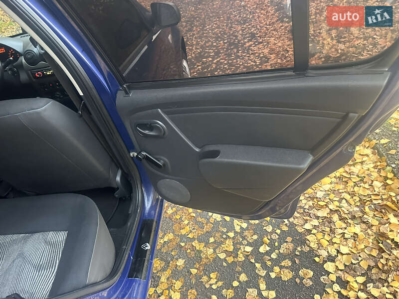 Хэтчбек Dacia Sandero 2009 в Полтаве