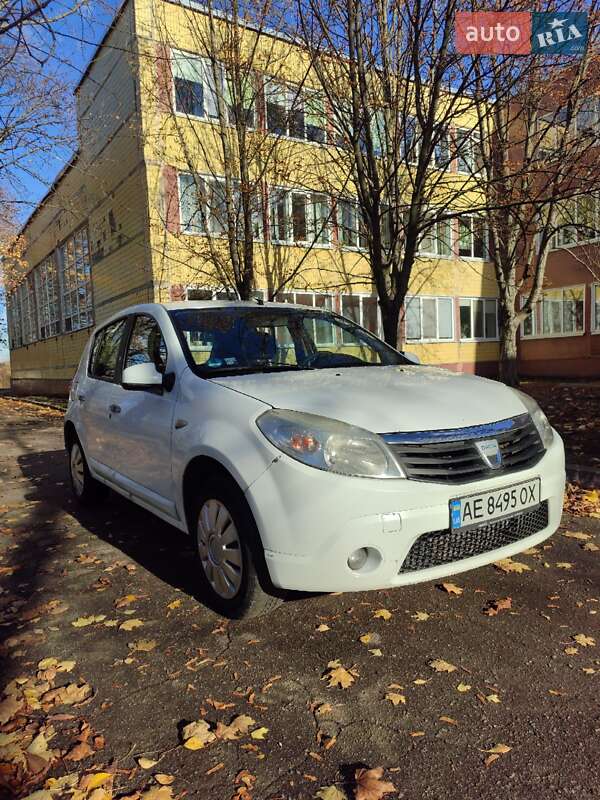 Хетчбек Dacia Sandero 2009 в Дніпрі