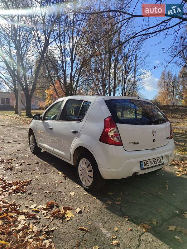 Хетчбек Dacia Sandero 2009 в Дніпрі