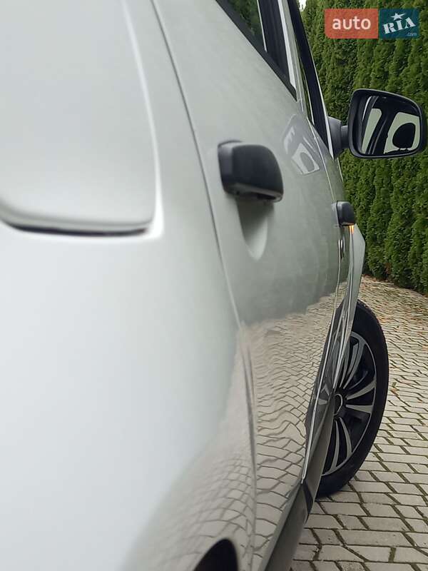 Хэтчбек Dacia Sandero 2009 в Самборе фото 51 Хэтчбек Dacia Sandero 2009 в Самборе