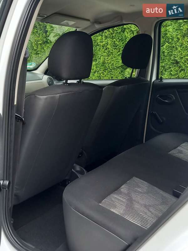 Хэтчбек Dacia Sandero 2009 в Самборе фото 61 Хэтчбек Dacia Sandero 2009 в Самборе