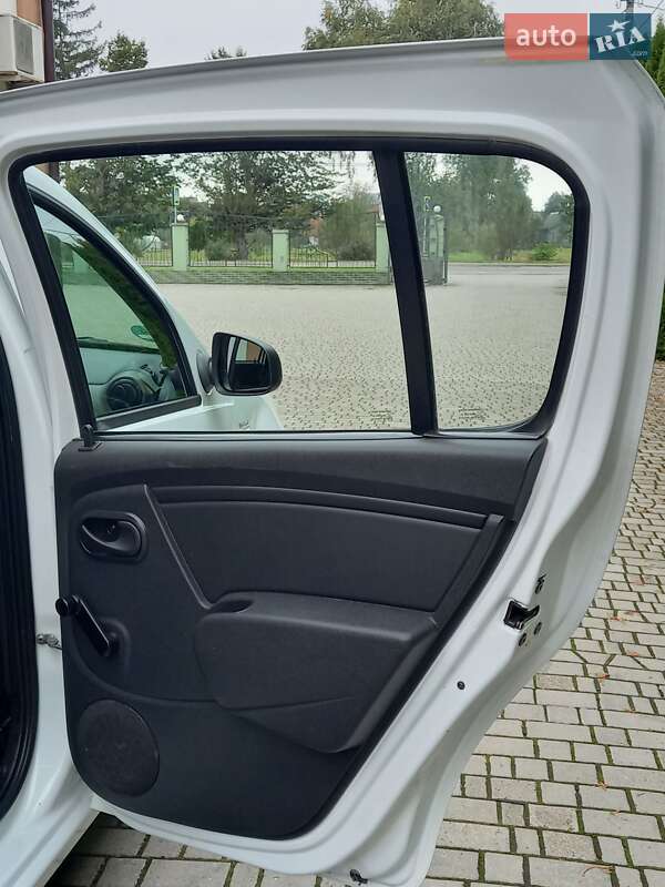 Хэтчбек Dacia Sandero 2009 в Самборе фото 62 Хэтчбек Dacia Sandero 2009 в Самборе