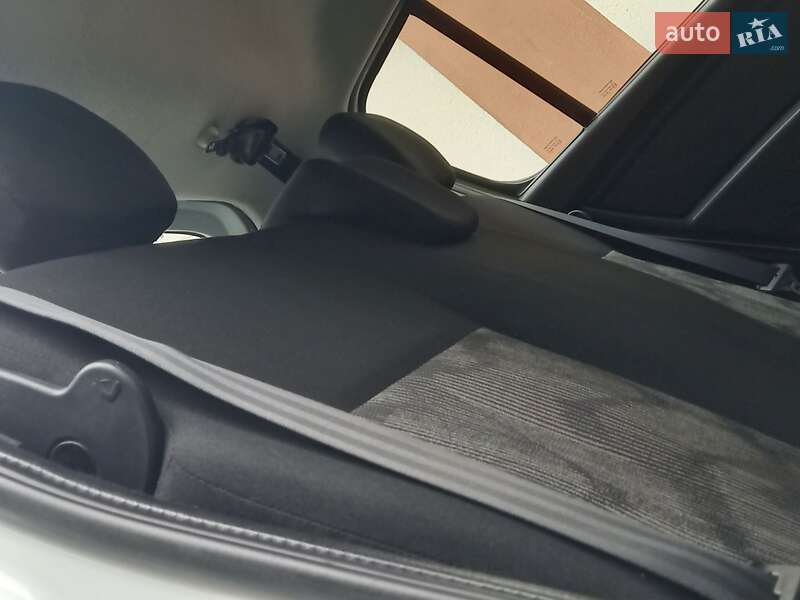 Хэтчбек Dacia Sandero 2009 в Самборе фото 70 Хэтчбек Dacia Sandero 2009 в Самборе