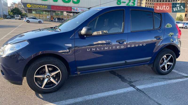 Хэтчбек Dacia Sandero 2009 в Киеве фото 5 Хэтчбек Dacia Sandero 2009 в Киеве