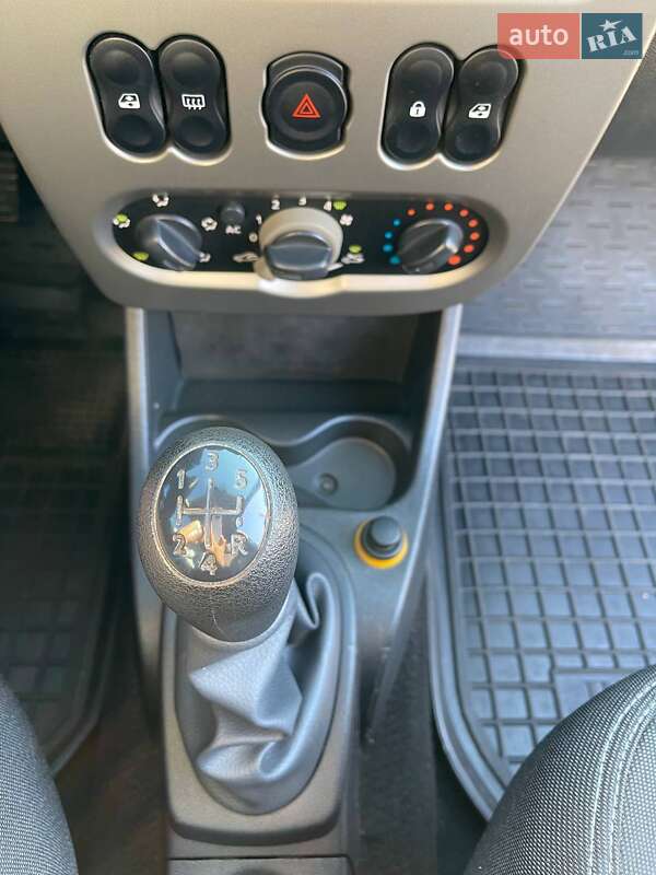 Хэтчбек Dacia Sandero 2009 в Киеве фото 15 Хэтчбек Dacia Sandero 2009 в Киеве