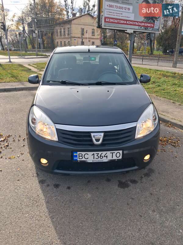 Хэтчбек Dacia Sandero 2011 в Львове