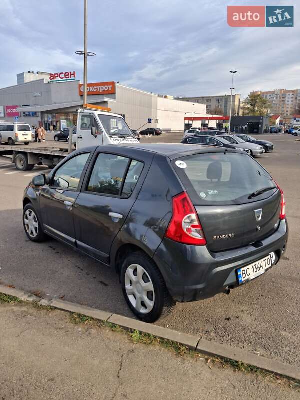 Хэтчбек Dacia Sandero 2011 в Львове