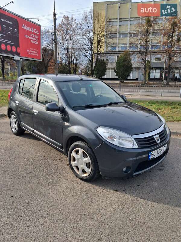 Хэтчбек Dacia Sandero 2011 в Львове
