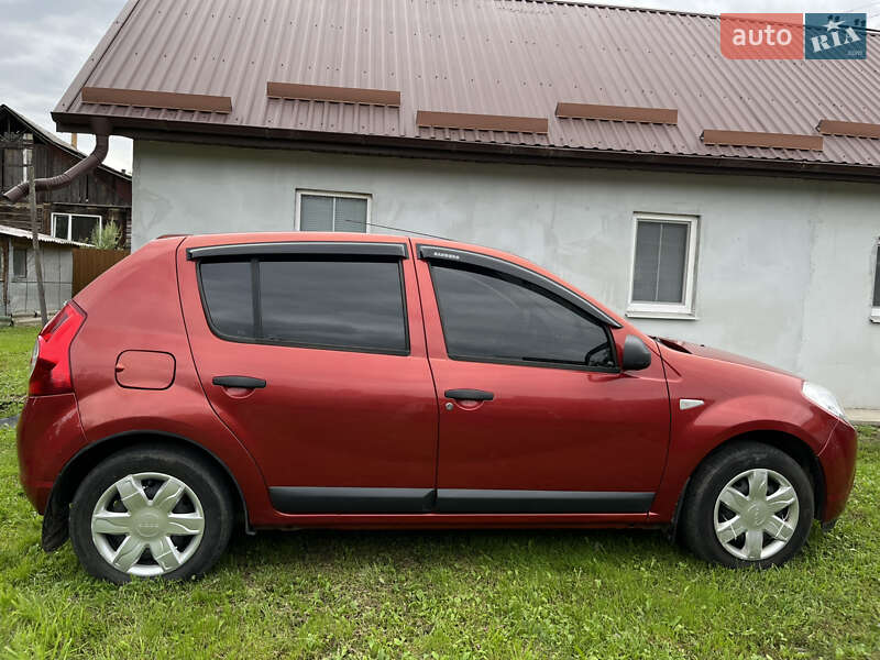 Хэтчбек Dacia Sandero 2009 в Шепетовке
