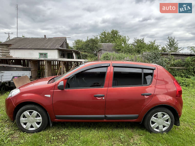Хэтчбек Dacia Sandero 2009 в Шепетовке