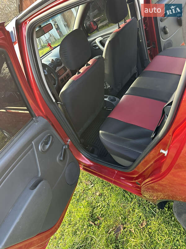 Хэтчбек Dacia Sandero 2009 в Шепетовке