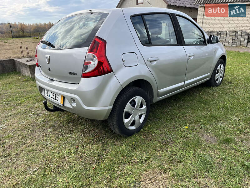 Хетчбек Dacia Sandero 2009 в Луцьку
