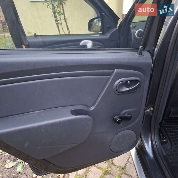 Хетчбек Dacia Sandero 2011 в Івано-Франківську