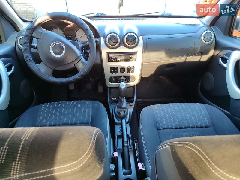 Хетчбек Dacia Sandero 2010 в Лебедині