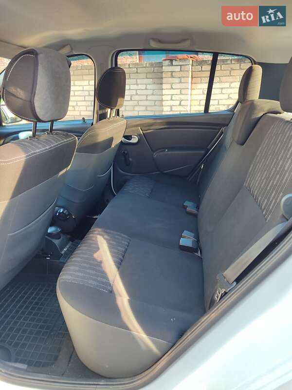 Хетчбек Dacia Sandero 2010 в Лебедині