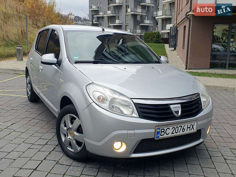 Хэтчбек Dacia Sandero 2009 в Львове фото Хэтчбек Dacia Sandero 2009 в Львове