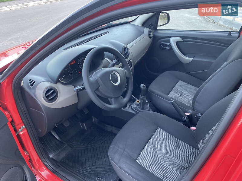 Хэтчбек Dacia Sandero 2010 в Киеве