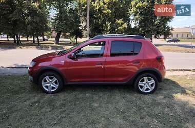 Хэтчбек Dacia Sandero 2014 в Ромнах