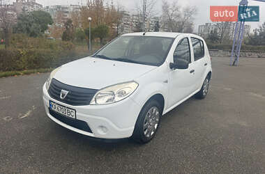 Хетчбек Dacia Sandero 2012 в Києві