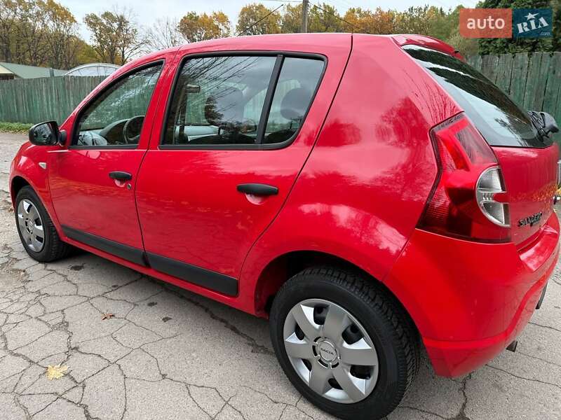 Хэтчбек Dacia Sandero 2009 в Виннице