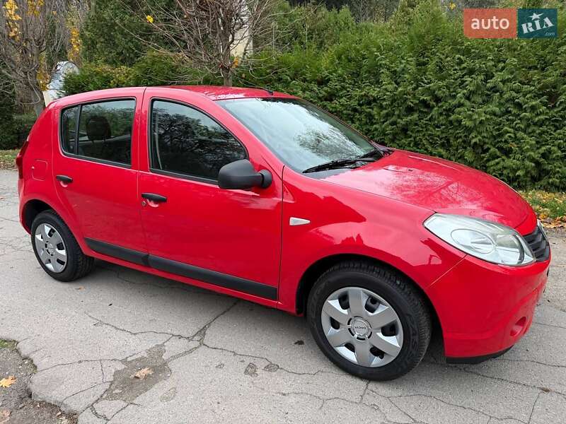 Хэтчбек Dacia Sandero 2009 в Виннице