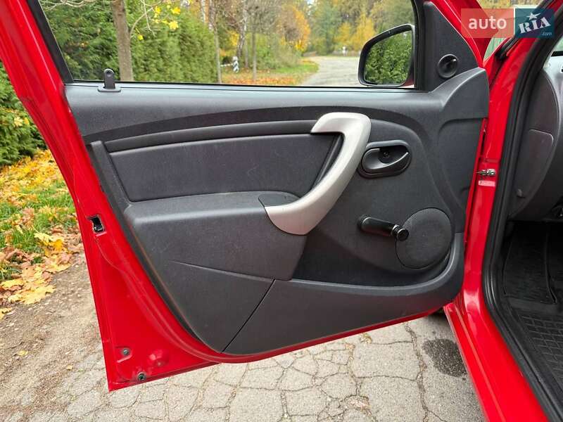 Хэтчбек Dacia Sandero 2009 в Виннице