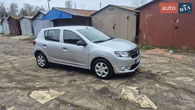 Хэтчбек Dacia Sandero 2013 в Сумах