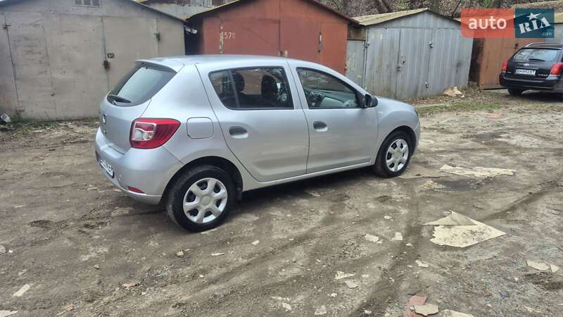 Хэтчбек Dacia Sandero 2013 в Сумах