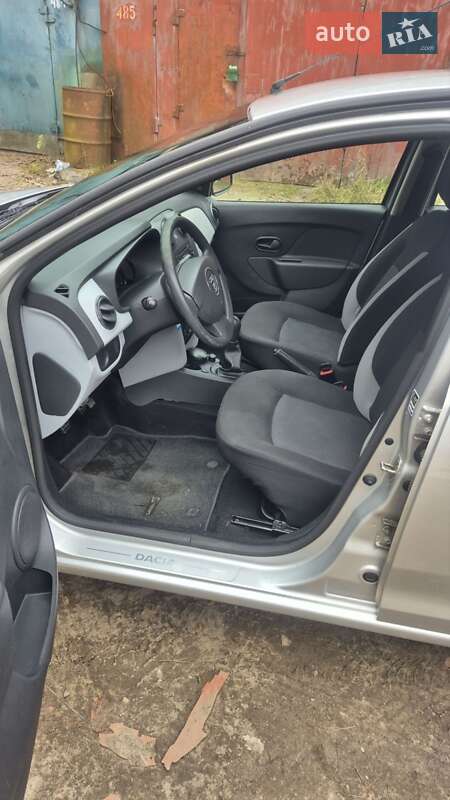 Хэтчбек Dacia Sandero 2013 в Сумах