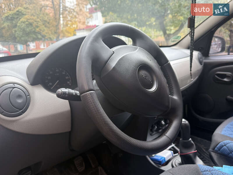 Хэтчбек Dacia Sandero 2009 в Александрие