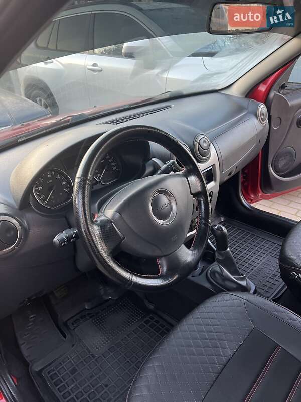 Хэтчбек Dacia Sandero 2011 в Львове