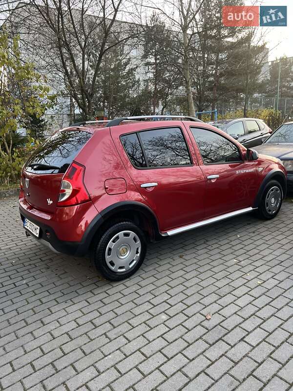 Хэтчбек Dacia Sandero 2011 в Львове