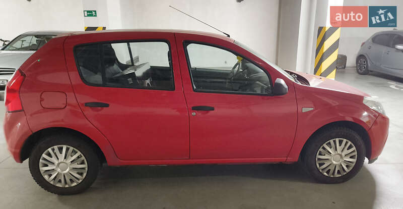 Хетчбек Dacia Sandero 2009 в Тернополі