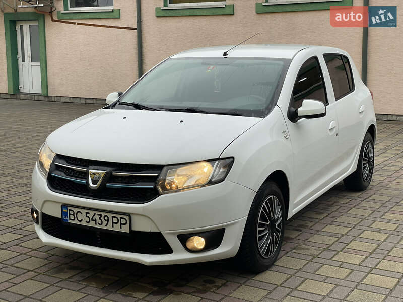 Хэтчбек Dacia Sandero 2016 в Стрые