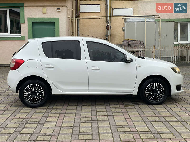 Хэтчбек Dacia Sandero 2016 в Стрые