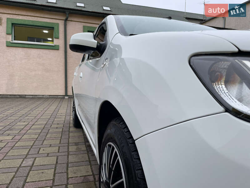 Хэтчбек Dacia Sandero 2016 в Стрые