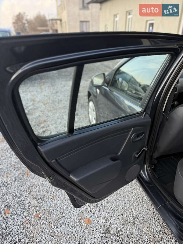 Хэтчбек Dacia Sandero 2009 в Луцке фото 81 Хэтчбек Dacia Sandero 2009 в Луцке