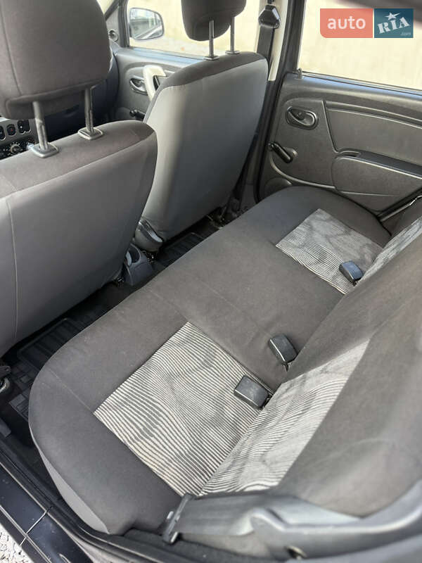 Хэтчбек Dacia Sandero 2009 в Луцке фото 100 Хэтчбек Dacia Sandero 2009 в Луцке