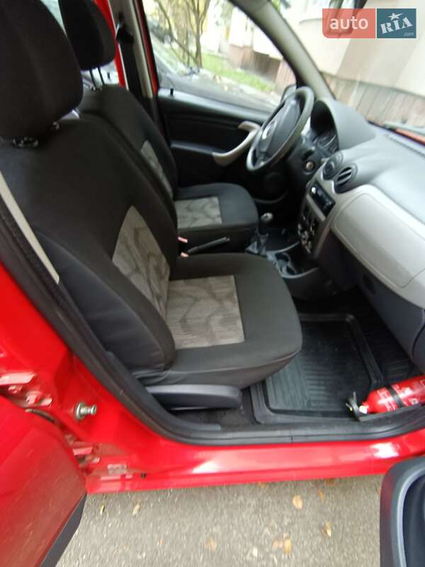 Хетчбек Dacia Sandero 2009 в Києві